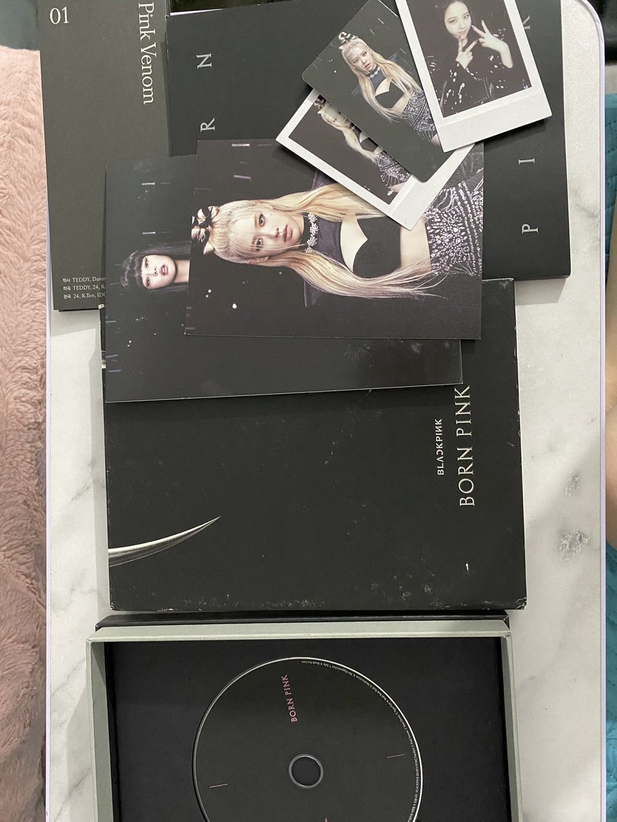 lisazjmx's tweet photo. Holaaa, hace tiempo no posteo en esta cuenta, pero por problemas económicos por lo que estoy vendiendo mis álbumes de blackpink born pink, en El Salvador, específicamente en San Miguel pero puedo hacer envíos nacionales🫶🏻🤍 

Por si à alguien le interesa🫶🏻 https://t.co/FAbYwQ2Iyb