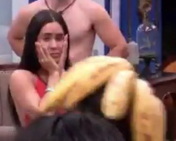 euphorjls's tweet photo. @jlinzombie Ela já teve várias oportunidades pra se desculpar mas sempre fica de deboche, na época da polêmica do jeans ela poderia ter se desculpado naquela entrevista mas preferiu ser um sinica debochando do assunto https://t.co/i3LOxTYT5q