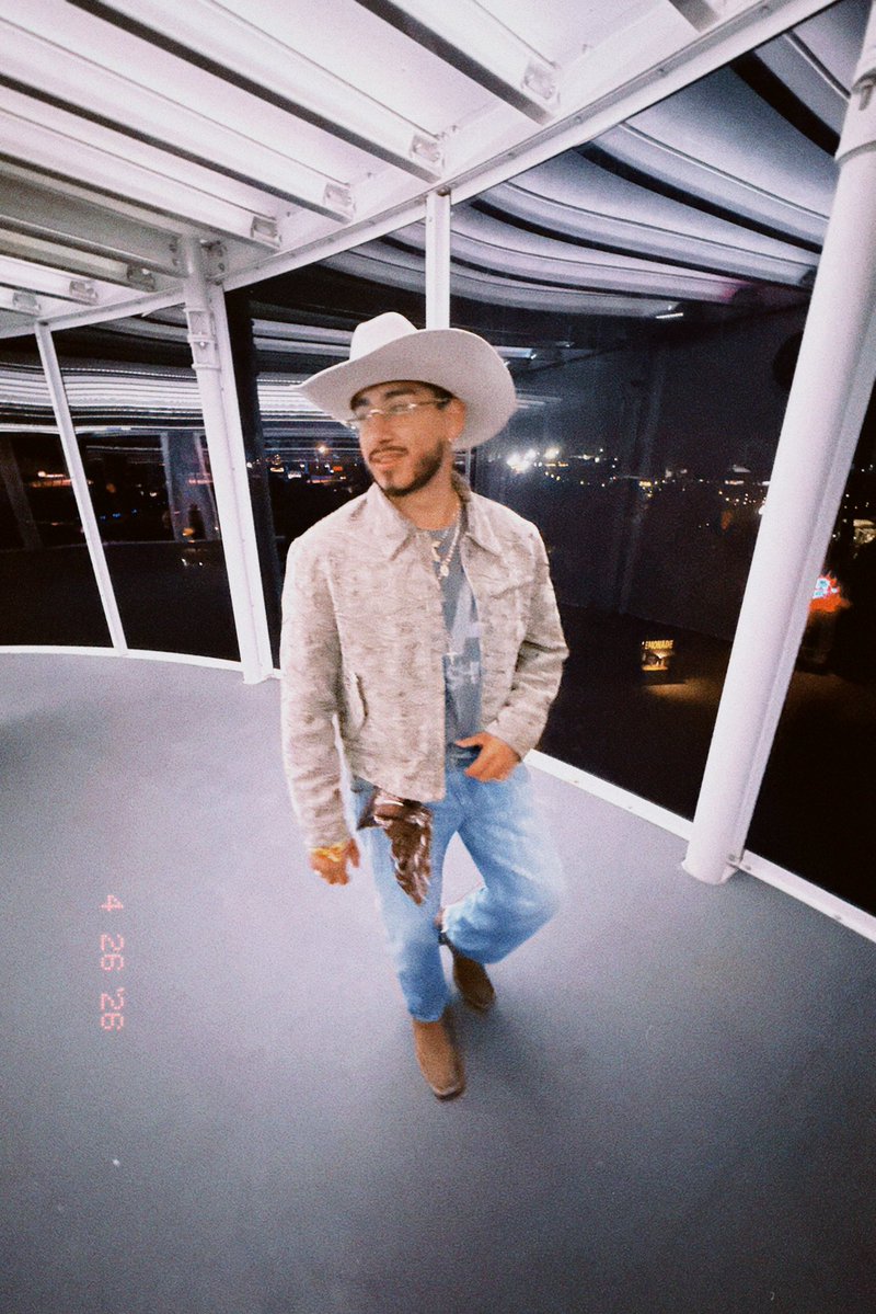 chris🦦 tweet media