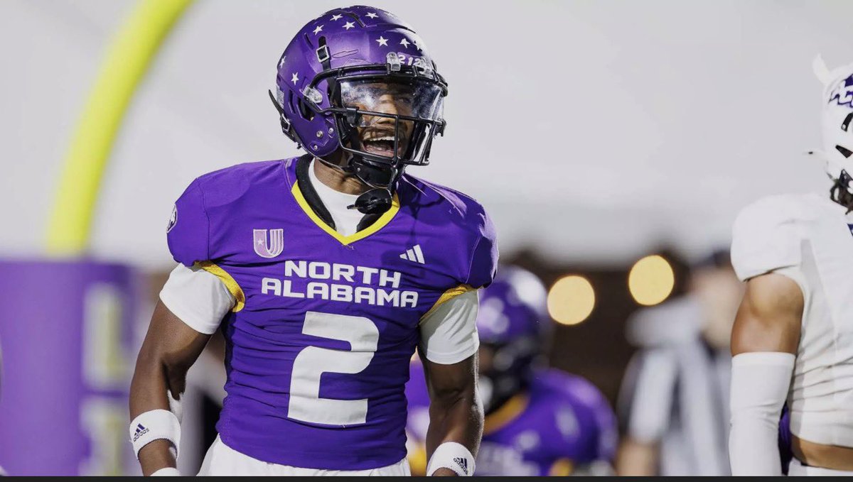 Blessed to receive an offer from North Alabama !!!!! #roarlions <a href="/GradyAllen_/">Grady Allen</a> <a href="/Ben_HamnerUNA/">Ben Hamner</a> <a href="/Coach_TMacon/">Travis Macon</a> <a href="/KMO41AMN/">“COACH K” Kareem Moore</a>