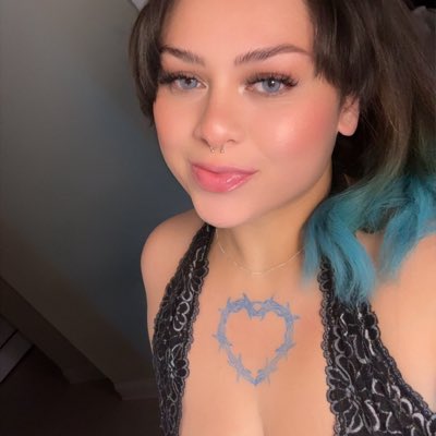 MissJenHernande's tweet photo. #NewProfilePic damn it’s been a while.. https://t.co/mwrrEiYsro