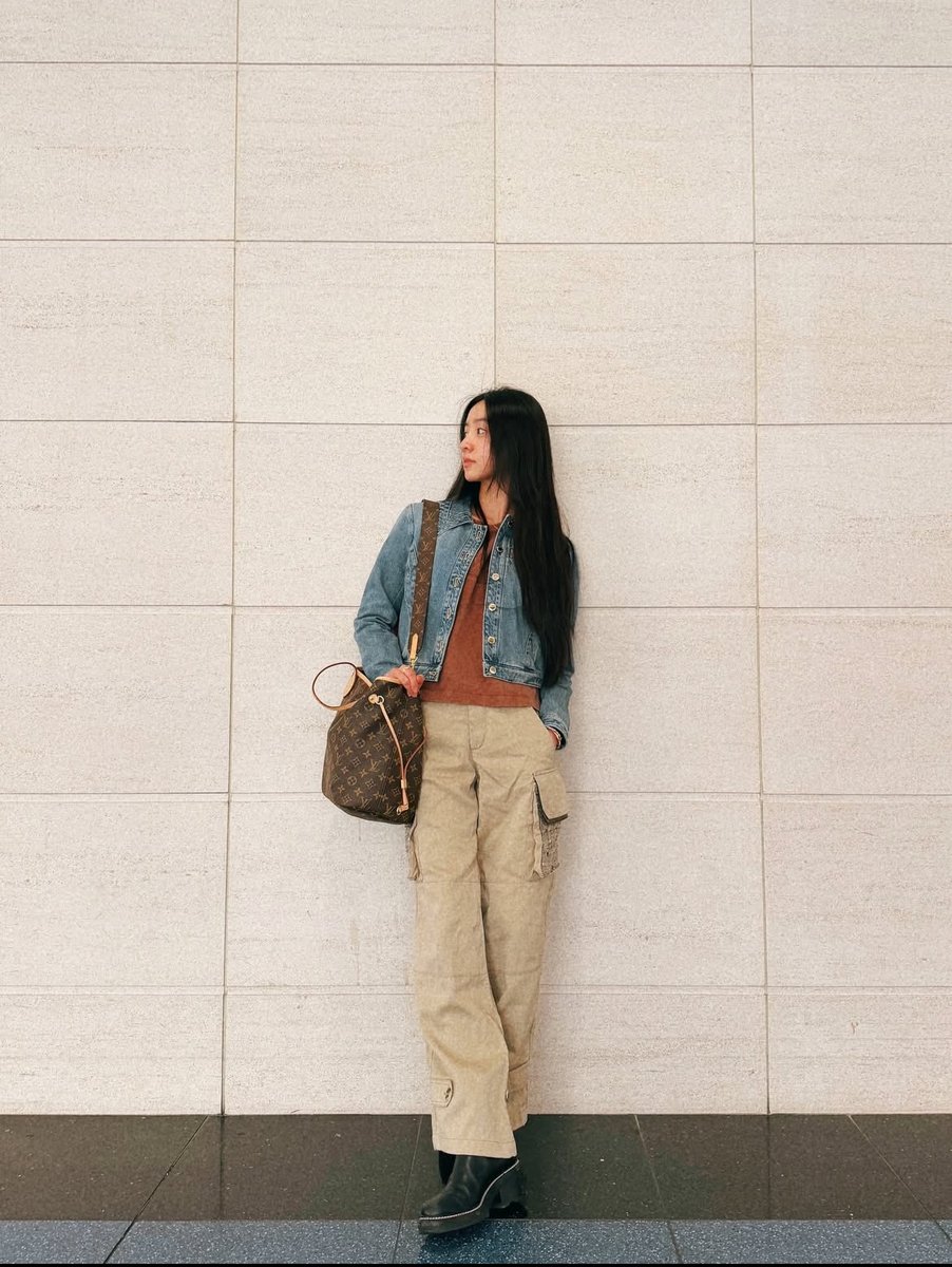 Kokikimurahk1's tweet image. Koki 飛往摩洛哥馬拉喀什，出席精品品牌路易威登（Louis Vuitton）的「Mythic」高級珠寶發表活動. 品牌邀請名流明星貴賓到場其中包括代言人宋茜和申敏儿同場出席活動.

#Louisvuitton #Empreinte #Capucines #COLORBLOSSOM #LV