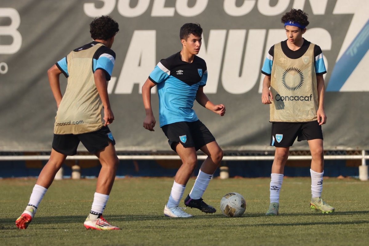 fedefut_oficial's tweet photo. #SeleSub15 inicia su semana de entrenamientos en el Centro de Alto Rendimiento.

#VamosGuate #VamosChicos 💪🏽💙⚽️🇬🇹 https://t.co/KRJJYK1zVg