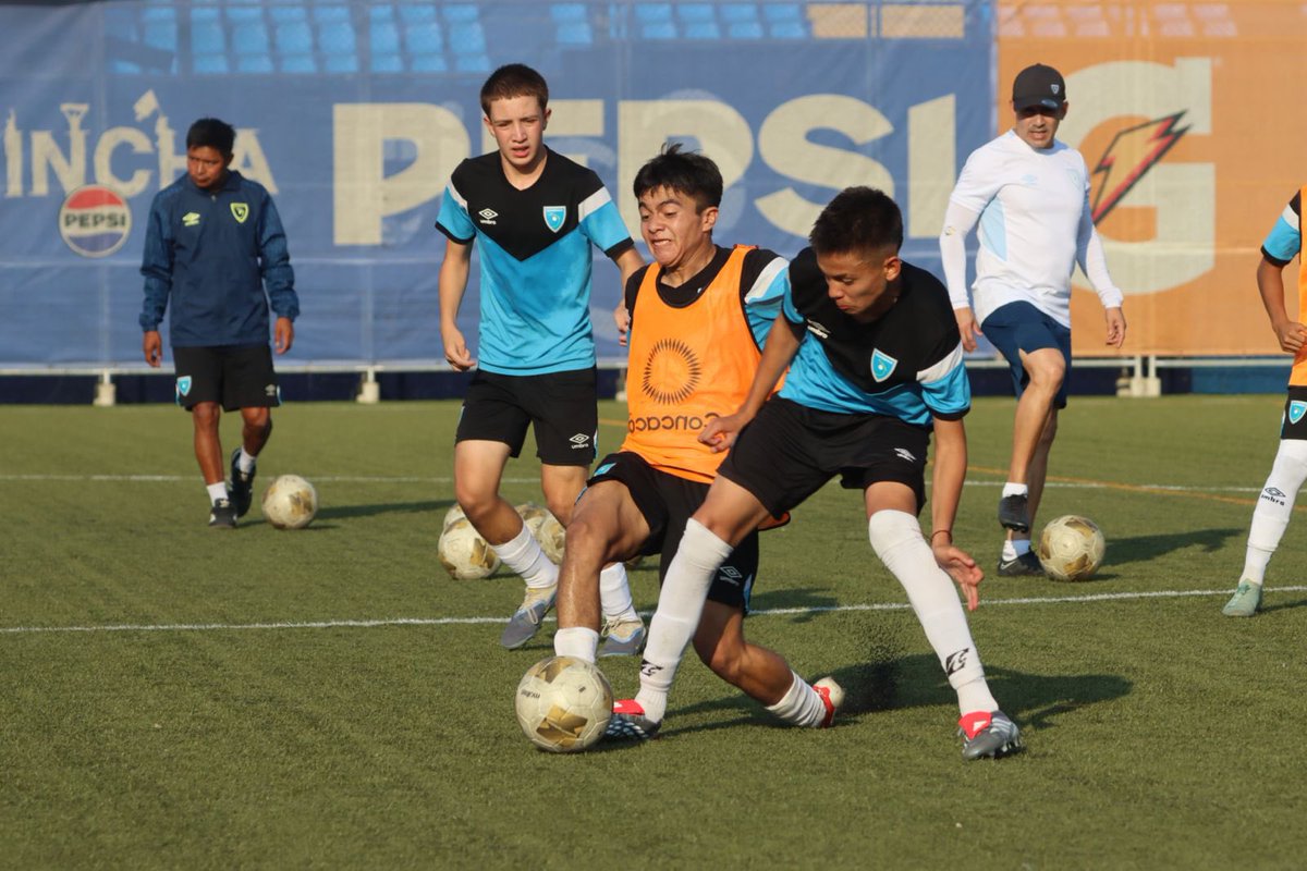 fedefut_oficial's tweet photo. #SeleSub15 inicia su semana de entrenamientos en el Centro de Alto Rendimiento.

#VamosGuate #VamosChicos 💪🏽💙⚽️🇬🇹 https://t.co/KRJJYK1zVg