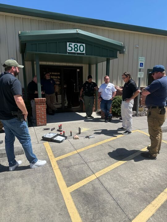 BC3Technologies's tweet image. On the ground today in NC.

Art Rosen trained officers + K9 handlers at the Pinebluff Police Department and Moore County Police Department on SEAL &amp;amp; HemoSEAL. 🚔🐾

Real scenarios. Real readiness.

Because seconds matter.⏰

#FirstResponders #K9 #SEALtheBleed #BePrepared