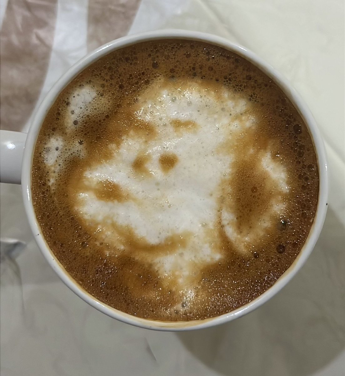 agarras,, te batis un café instantáneo le haces arte latte de snoopy chaaaaau manjar