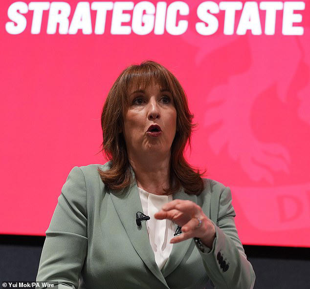 GETAnalysis's tweet image. adblog.ca: Not long ago, he was a hero to #Conservatives &amp;amp; Right-Wingers all around the world, #DonaldTrump is now their nightmare as all countries scramble to distance themselves from #America &amp;amp; #Trump. And politically, he has given them a near fatal gut punch