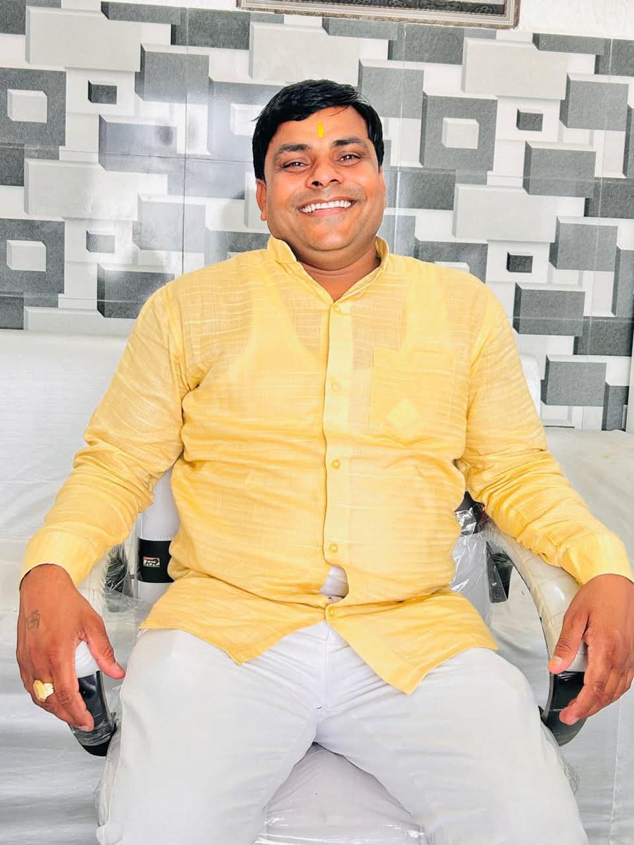 जिनमें अकेले चलने के हौसले होते हैं,
एक दिन उनके पीछे ही काफिले होते हैं