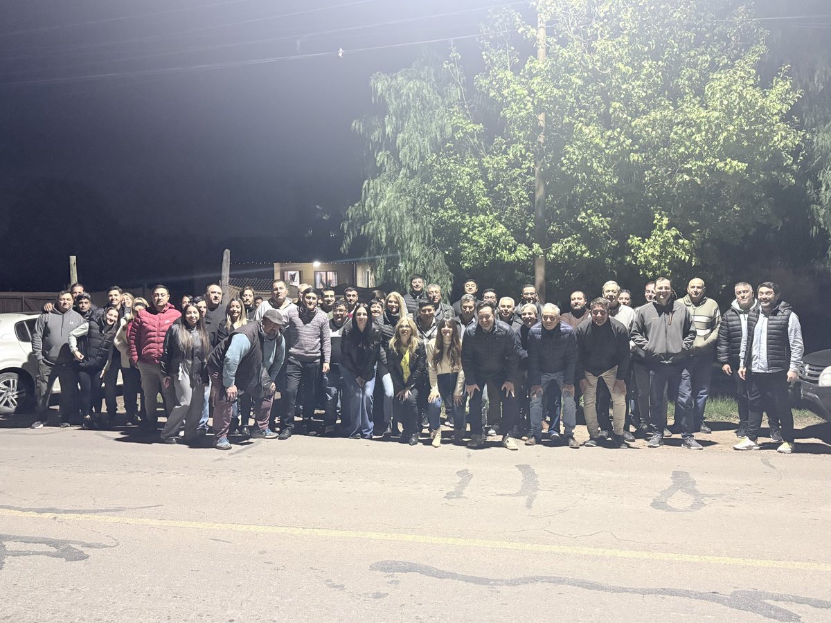 romynabordallo's tweet photo. El secretario de Gobierno y presidente saliente, @mauricio_petri , acompañó el recambio de autoridades de nuestro Comité UCR San Martín.
Estuvimos junto a la militancia de siempre, los que dejan la posta y los que toman el desafío.

#UCRSanMartín #Radicales #Mendoza https://t.co/cLll7p9MGX