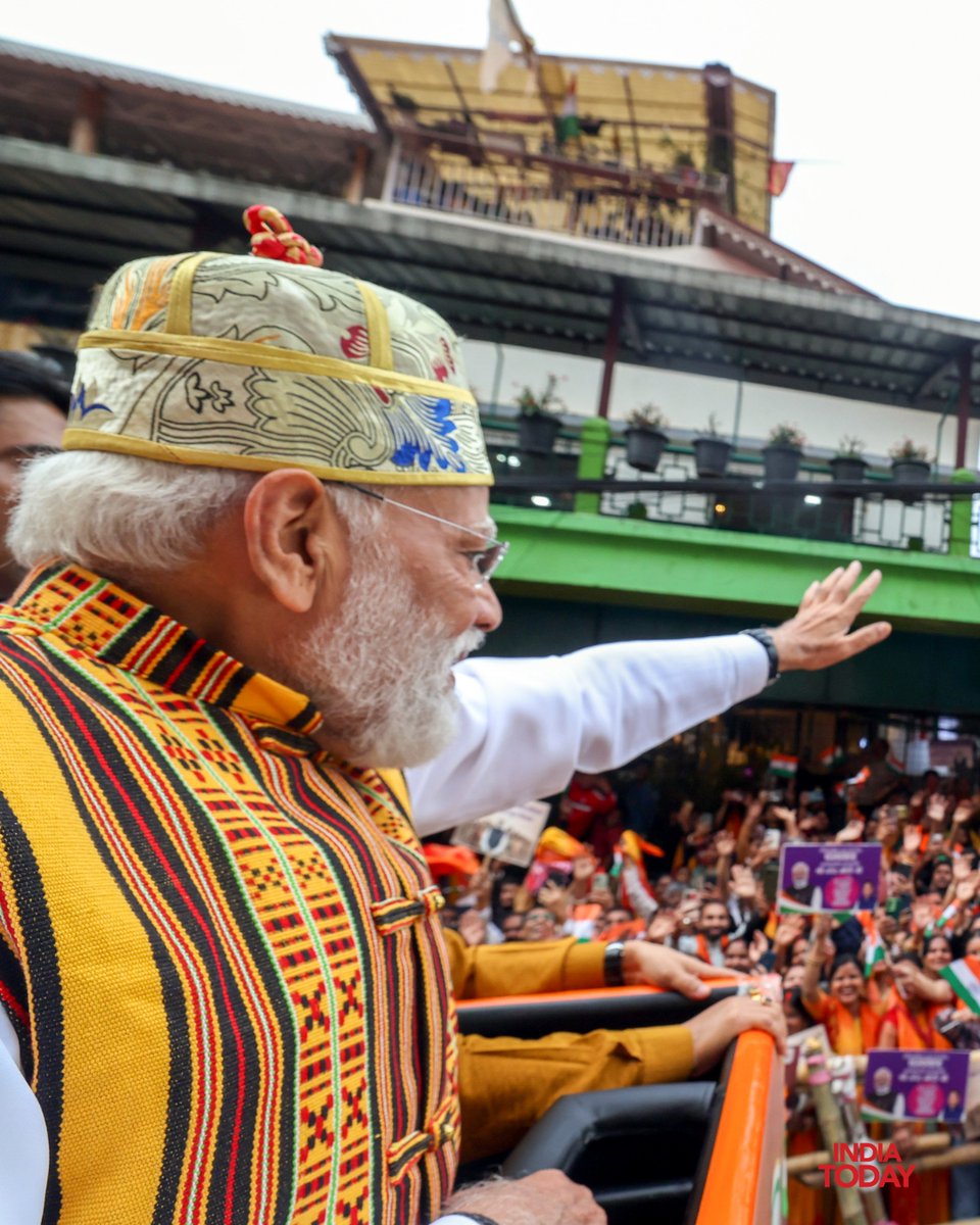 IndiaToday's tweet image. Prime Minister Narendra Modi interacts with and waves at the crowd during a roadshow from Biralu Dwar to MG Marg in Gangtok, Sikkim, on April 27.

#NarendraModi #PMModi #Gangtok #Sikkim #Roadshow #MGMarg #BiraluDwar #IndiaTodaySocial