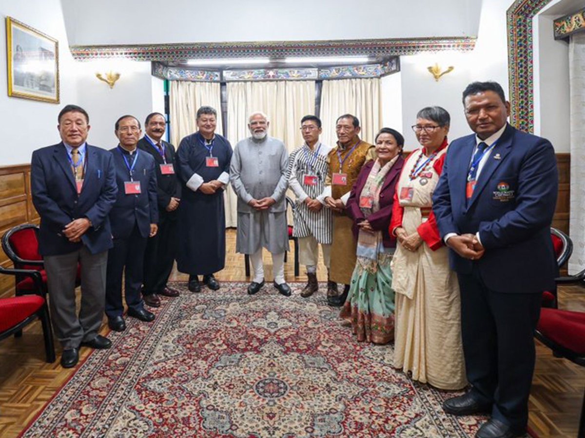ani_digital's tweet image. Sikkim: PM Modi interacts with Padma Awardees, distinguished personalities

Read @ANI Story | aninews.in/news/national/…
#Sikkim #Modi #Padmaawardees