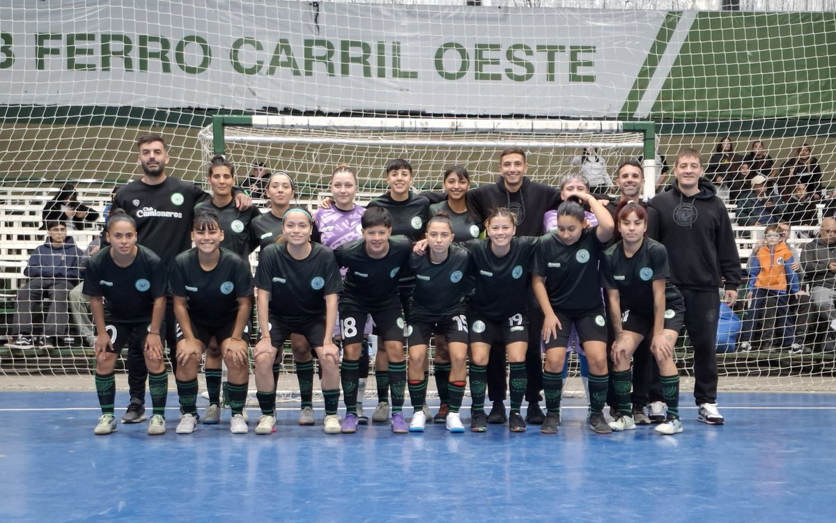 casdcamioneros's tweet image. ⚽️ #Futsal #Femenino #AFA 
🏆 𝑭𝑬𝑹𝑹𝑶 𝑭𝑼𝑬 𝑪𝑶𝑵𝑻𝑼𝑵𝑫𝑬𝑵𝑻𝑬 𝒀 𝑬𝑭𝑬𝑪𝑻𝑰𝑽𝑶
✍️ Síntesis, fotos y comentarios 
🛑 La nota: facebook.com/share/p/1NP4pF…
🌏 Prensa de Camioneros