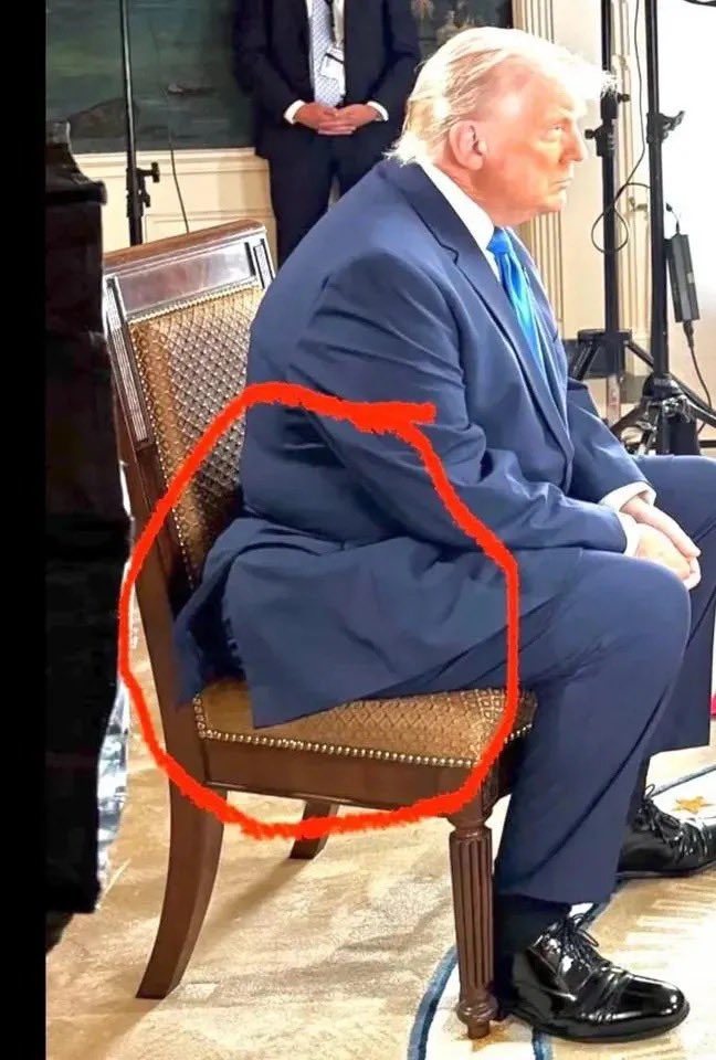 Nicohl's tweet photo. @PressSec Bunch of liars, shameful, and IT WAS ALL STAGED. Keep sleeping in meetings.. what a disgrace 🤮 https://t.co/6aMciy0m3u