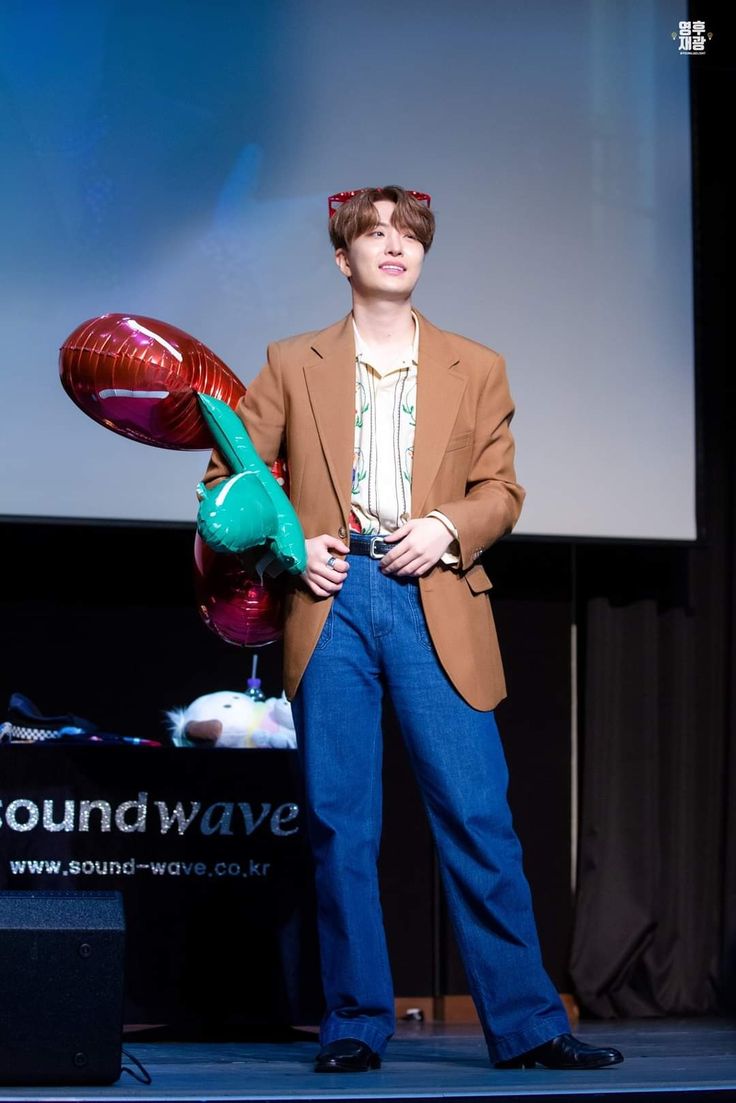 hourly youngjae tweet media