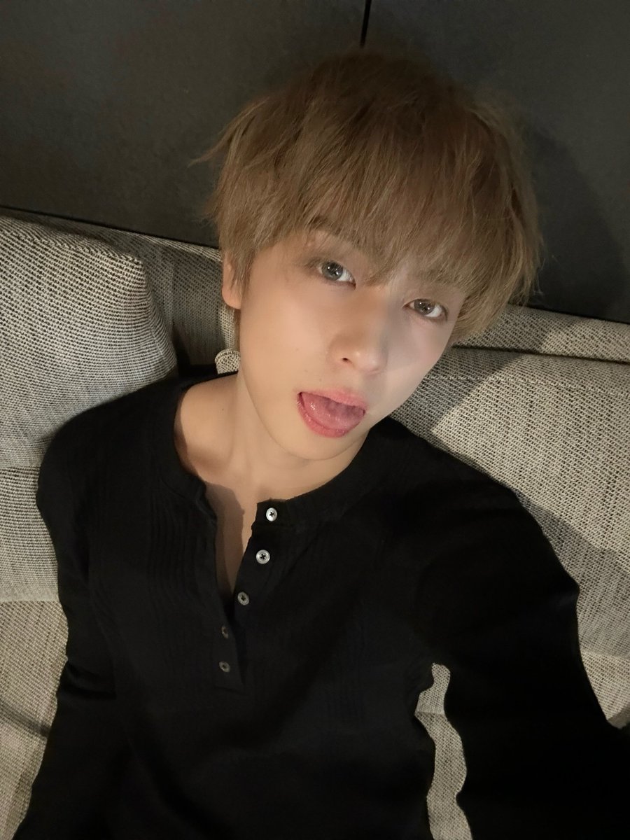 ally on fire ᡣ𐭩 🌸 tweet media