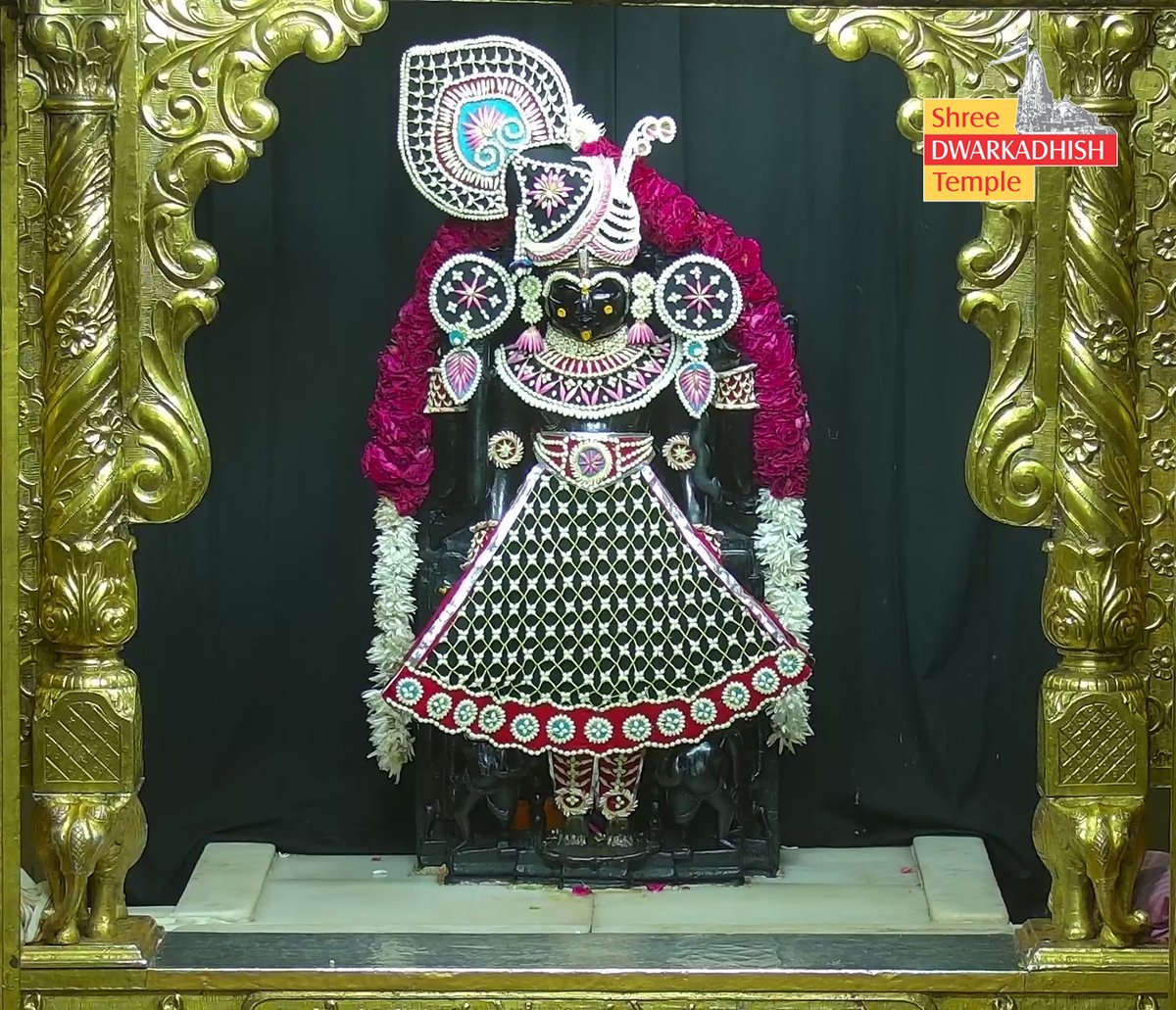 राजाधिराज द्वारकाधीश जी के मङ्गला आरती दर्शन 🙏🏻
श्री द्वारकाधीश मंदिर द्वारका,गुजरात
दिनांक :- 28/04/2026 मंगलवार                                         
                                             
#dwarka #manglaaarti
#ShridwarikadhishmandirOfficial