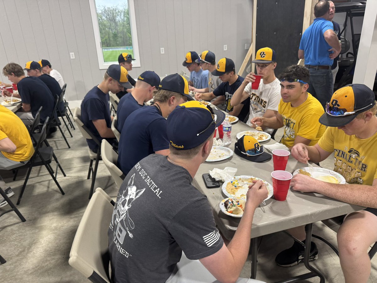 OGTitanBaseball's tweet image. Another team meal in the books! This time we had “Herbie Hibachi!” And of course we ended the evening with some stand up from our two seniors Grant and Parker! Thanks to the Leopold’s for hosting us. 

#WinTheDay
#Family