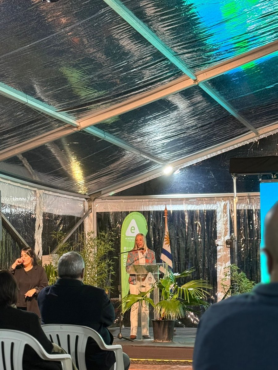 jmartinb40's tweet photo. Acompañando a la alcaldesa @memeruizalcalde en el Cabildo del @MunicipioE . Intercambio con vecinos, rendición de cuentas y presentación de objetivos de gestión. https://t.co/up3tRVXXdV