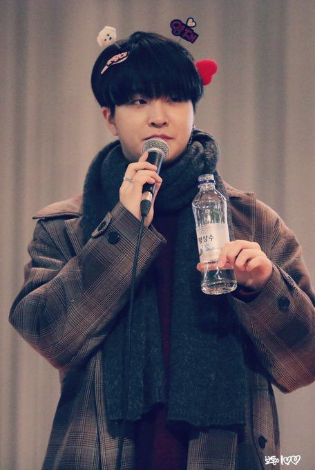 hourly youngjae tweet media