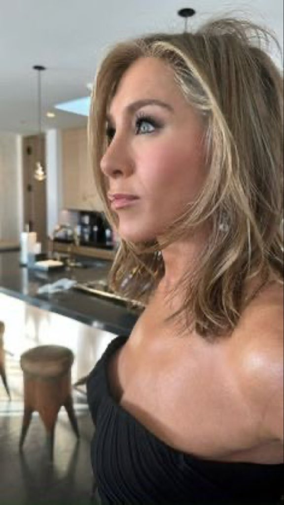 Jennifer Aniston tweet media