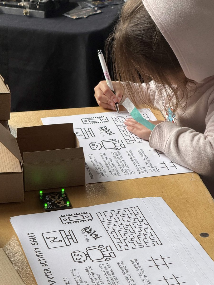 BiaSciLab's tweet photo. Philly Maker Faire! I love experiences like this even though they aren't directly cyber security related.

I got to share Girls Who Hack with a new group of people that have the maker mindset - which is very similar to the ethical hacker mindset! https://t.co/bJpQsjq9Q3