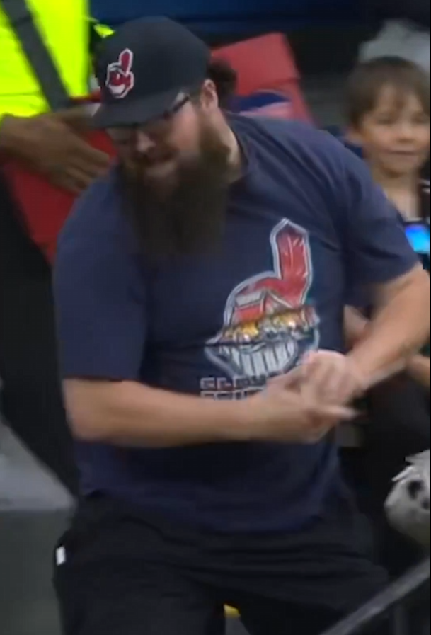 <a href="/ClownWorld/">Clown World ™ 🤡</a> Of COURSE this tub has a gay pride shirt.