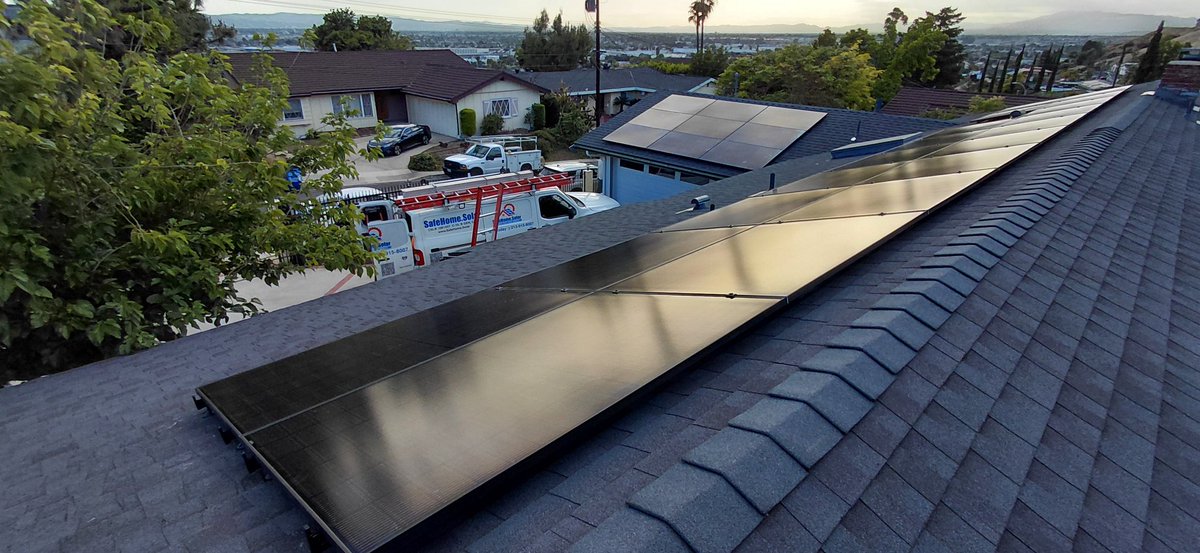 SafeHomeSolar's tweet photo. Solar is sexy. 

DM us today. https://t.co/tDi0wTwa5B