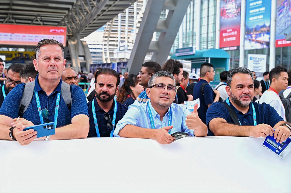 NanshaLook's tweet image. Flash: By 19:00 Apr 27, 245k overseas buyers from 219 countries/regions attended, +2.2% vs last session. 140 overseas biz groups joined. Among 468 procurement delegations, 344 top firms (#Target, #Liverpool, #Tesco, #Metro, #DonQuijote) formed groups, +4.9%.