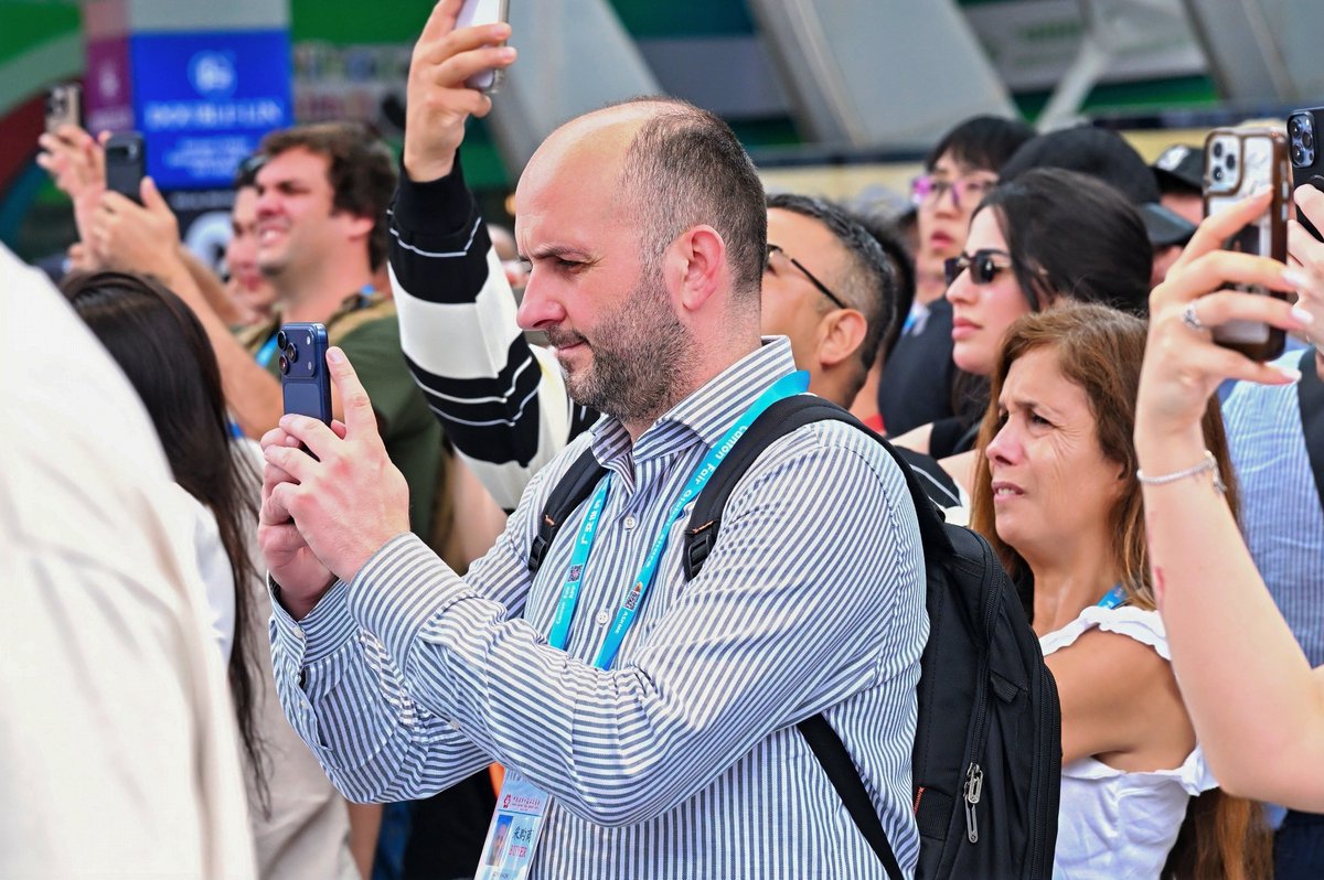 NanshaLook's tweet image. Flash: By 19:00 Apr 27, 245k overseas buyers from 219 countries/regions attended, +2.2% vs last session. 140 overseas biz groups joined. Among 468 procurement delegations, 344 top firms (#Target, #Liverpool, #Tesco, #Metro, #DonQuijote) formed groups, +4.9%.