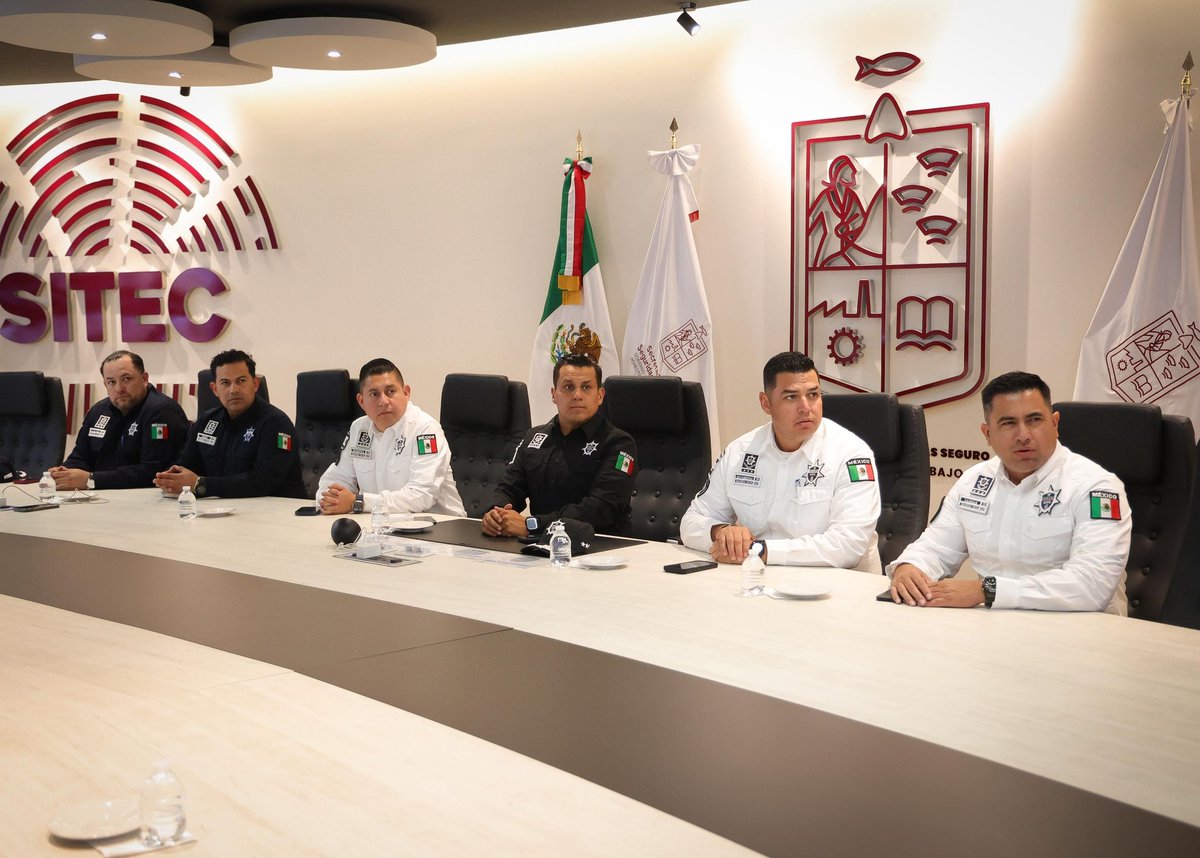 SSeguridad_Mich's tweet photo. 👮🏻‍♂️La #GuardiaCivil mantiene presencia operativa en las 13 regiones, en coordinación con autoridades federales y estatales, para preservar el orden público y el libre tránsito. #TeCuidamos https://t.co/nt5TuxzGxU