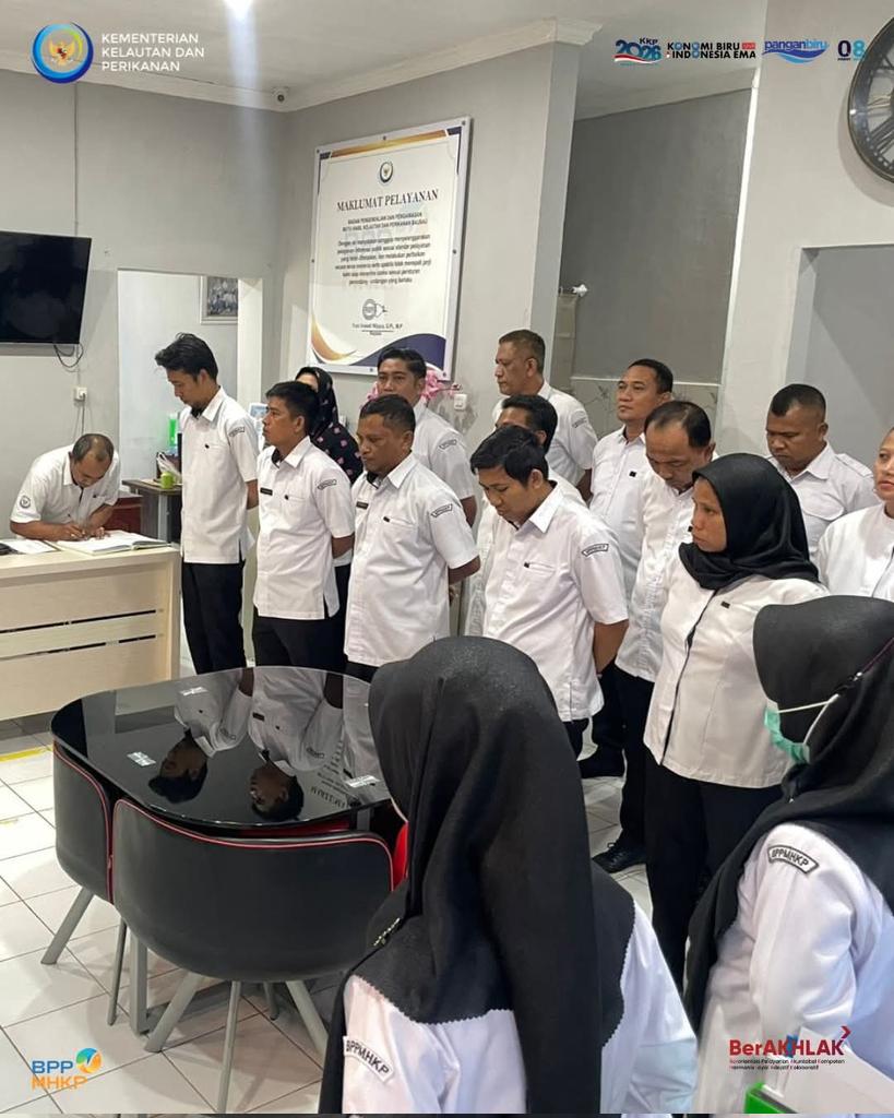 Selamat Pagi #SahabatBahari!

Mengawali pagi dengan komitmen bersama, BPPMHKP Baubau melaksanakan morning briefing yang dipimpin langsung oleh Kepala Stasiun.

Fokus utama hari ini adalah Percepatan dan Finalisasi Dokumen WBK/WBBM Triwulan I Tahun 2026.
