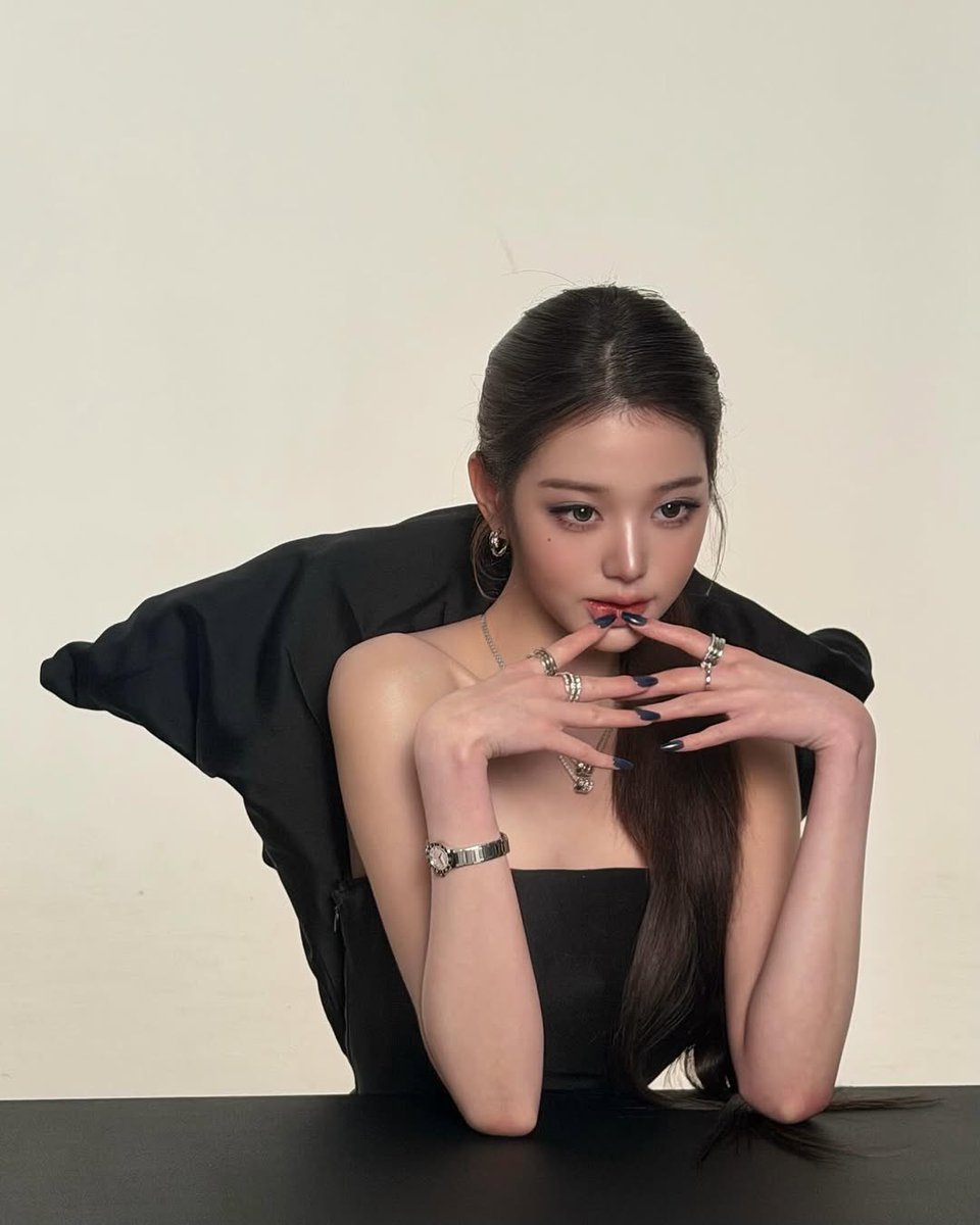 gınɑ ៹ 원영 tweet media