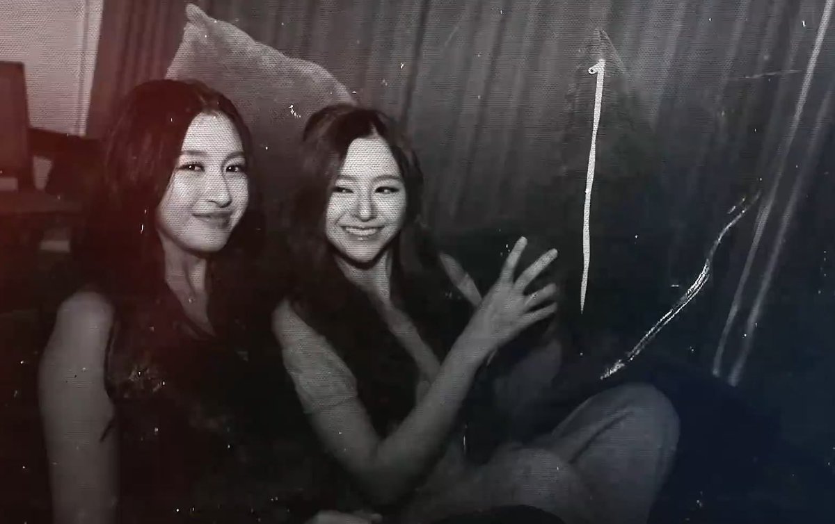 j • yurinator 🍞 tweet media