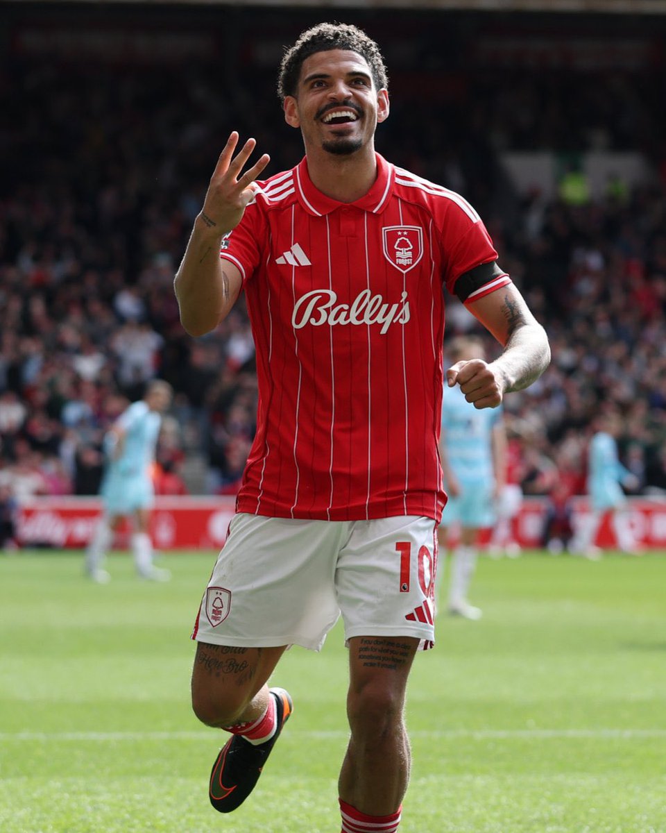 Ay_Beckham tweet media