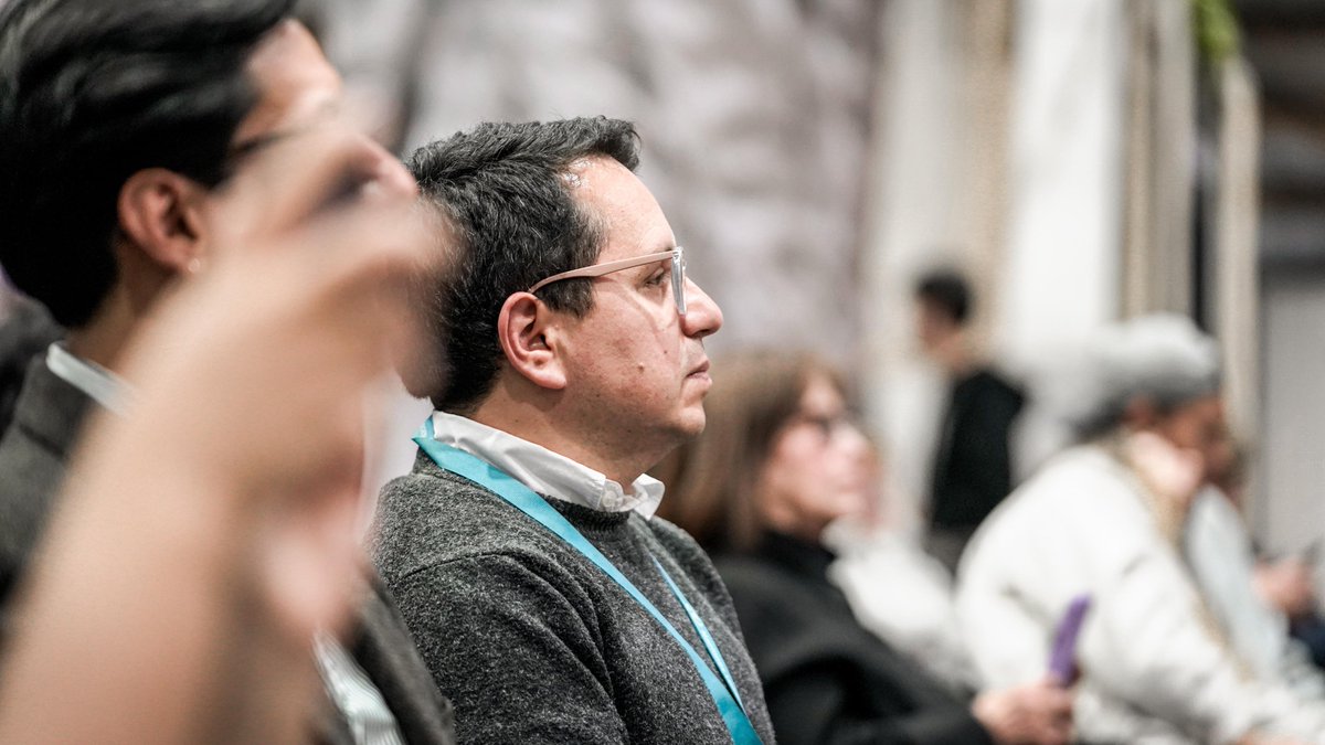 ARNColombia's tweet photo. 🤲Buscar la paz nunca será un fracaso. El fracaso es la guerra.

🎙️En el panel 'Conversando nos entendemos: el diálogo es el mejor camino para superar las violencias', en la #Filbo2026, reflexionamos sobre la necesidad de insistir en salidas negociadas al conflicto en Colombia. https://t.co/kXhUprTO8b
