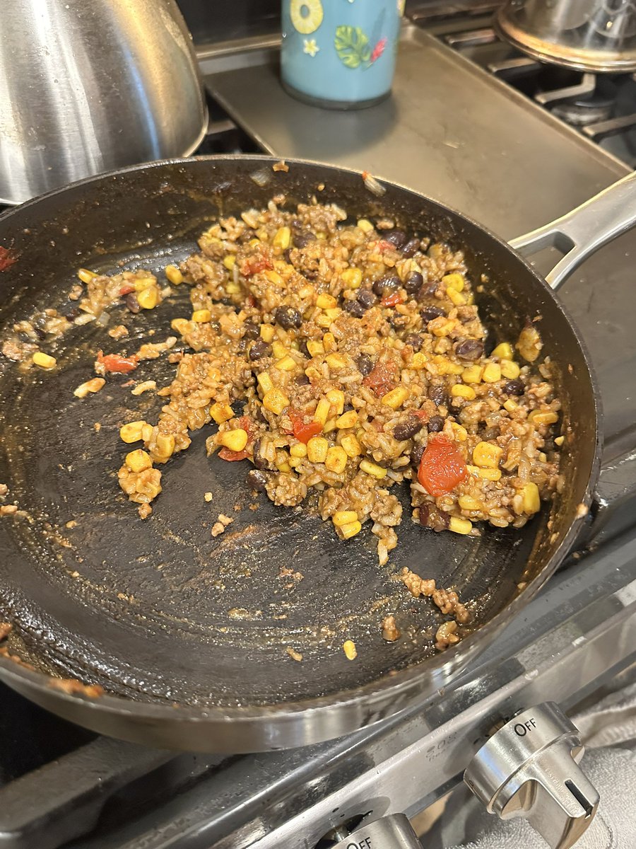 Wisconsin_fam's tweet photo. Family of 5 dinner tonight. 
1 LB ground beef- $2.99 (bought marked down at the pig)
1 fresh pack tomatoes, diced- $2.50
1 can black beans- $1
1 can of corn $1 
1 pack of taco seasoning $.79
1/2 cup of white rice- $.50 
1/2 medium onion chopped- $.60 
Total= $9.38 
Last pic is the leftovers