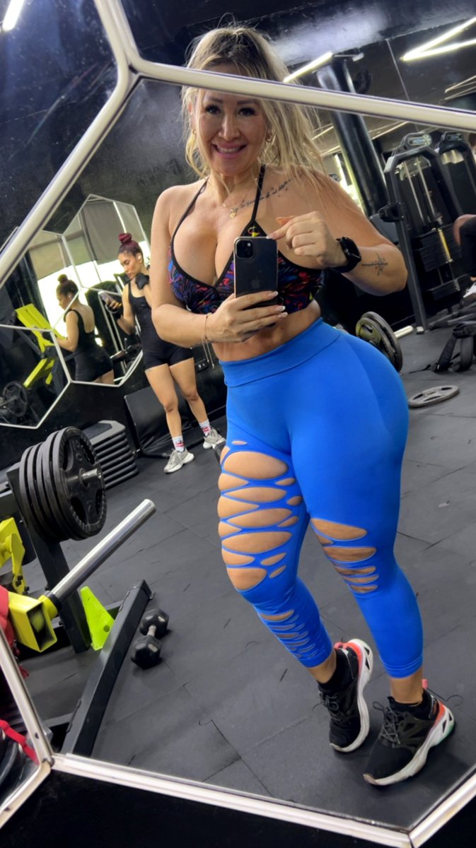 Mona Bella tweet media