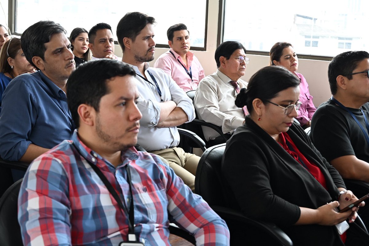 IESSGuayas's tweet photo. 🤝 Fortalecemos alianzas que generan oportunidades.

@IESSGuayas suscribió un convenio marco de pasantías con la @UbeEcuador, impulsando espacios de formación profesional.

Seguimos trabajando por la educación, el talento joven y el desarrollo institucional. https://t.co/MwLTfpIbgD