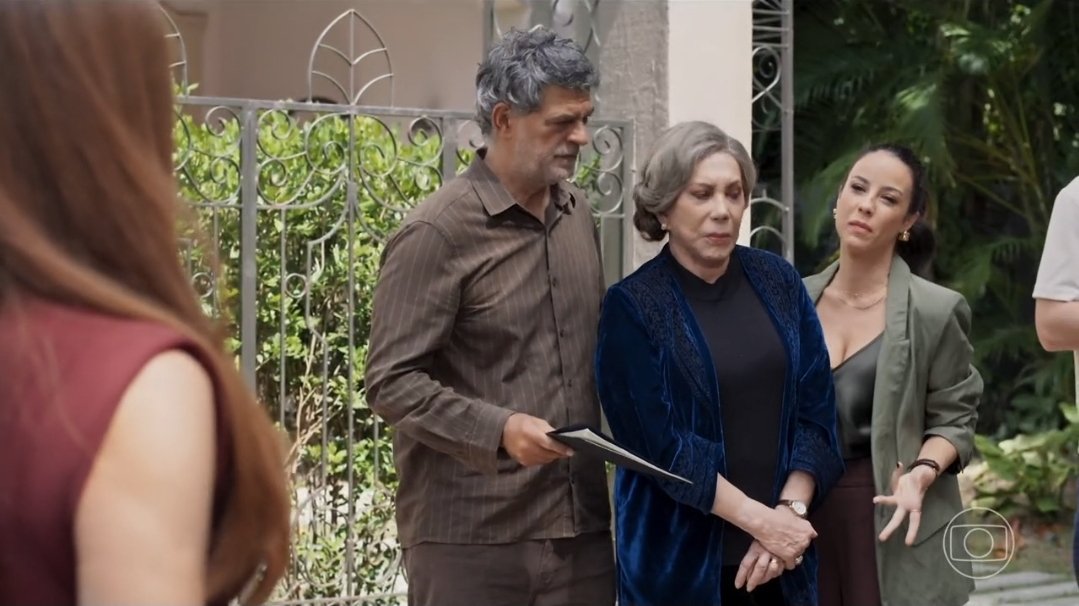 "voce pode falar com a MINHA (silencio mortal querendo falar namorada) advogada"