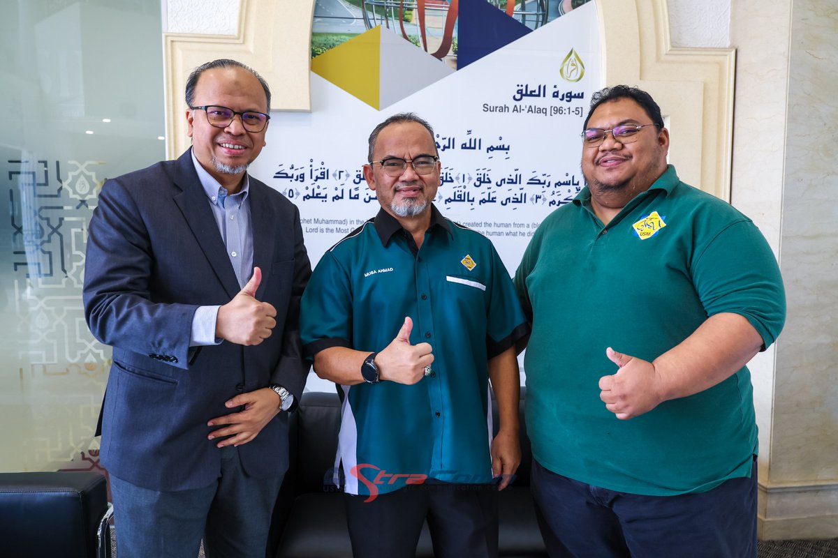 usim's tweet photo. USIM memeterai perjanjian kerjasama strategik dengan Koperasi Kakitangan Universiti Sains Islam Malaysia Berhad (KOOP USIM) dalam satu majlis yang berlangsung di Eksekutif Lounge Canselori USIM pada 20 April 2026.
#USIM https://t.co/TZEIkSfQ2Y