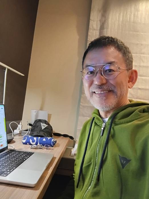 nobby_ueda's tweet photo. 今期解説デビュー戦でございます😄
歩夢はシングル狙えると期待しながら解説に。
しぶとく走ってポイント獲得！
太陽は気持ちのスイッチ切り替えてフランスへ向けてしっかり準備してのぞんでほしいですね😉
※太陽はしっかり学習中ですので、もう暫くお待ち下さい。雨の走り良かったですね！

続）→ https://t.co/weEu3Shgrl