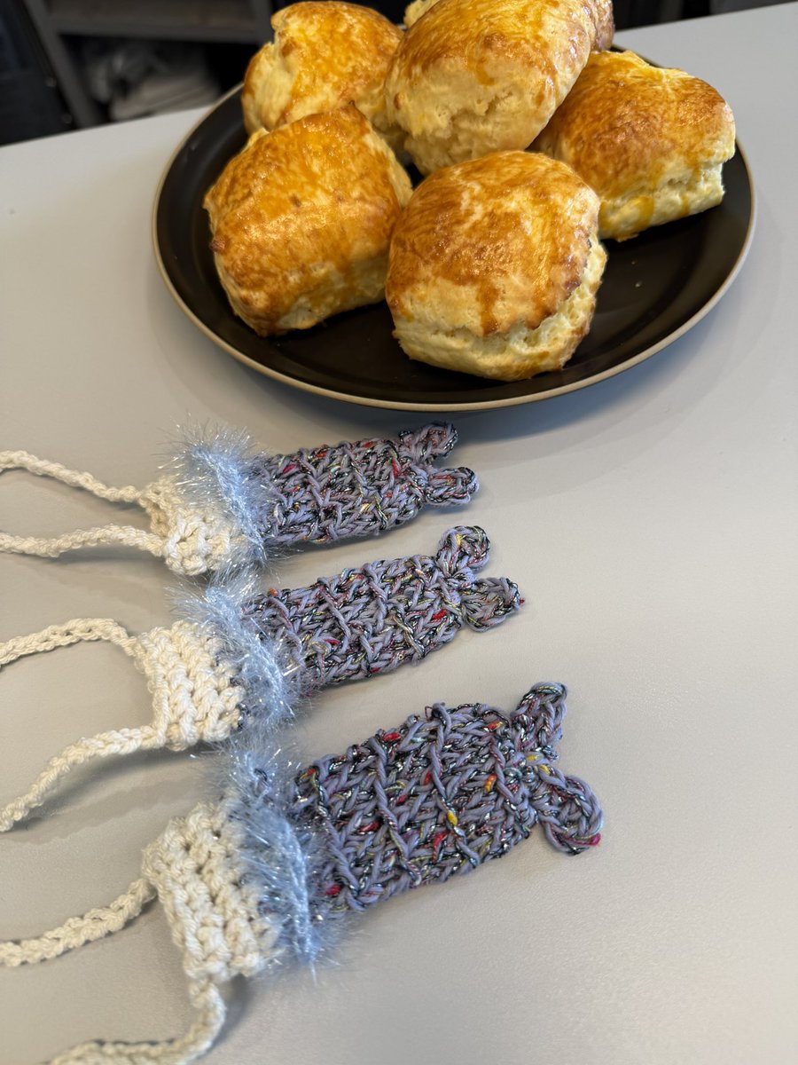 Knitting_Bug777's tweet photo. 癒しの編みもの時間 @kotobldg 西荻のことカフェ
4/28(火)11時開店です🫶

鯉のぼり🎏リップケース付き
スコーン•ドリンクセット、昨日も大好評でした👍
数量限定なので気になる方はお早めに！

#西荻窪カフェ #編み物  #編み物教室東京 https://t.co/Y8SFktuVCI