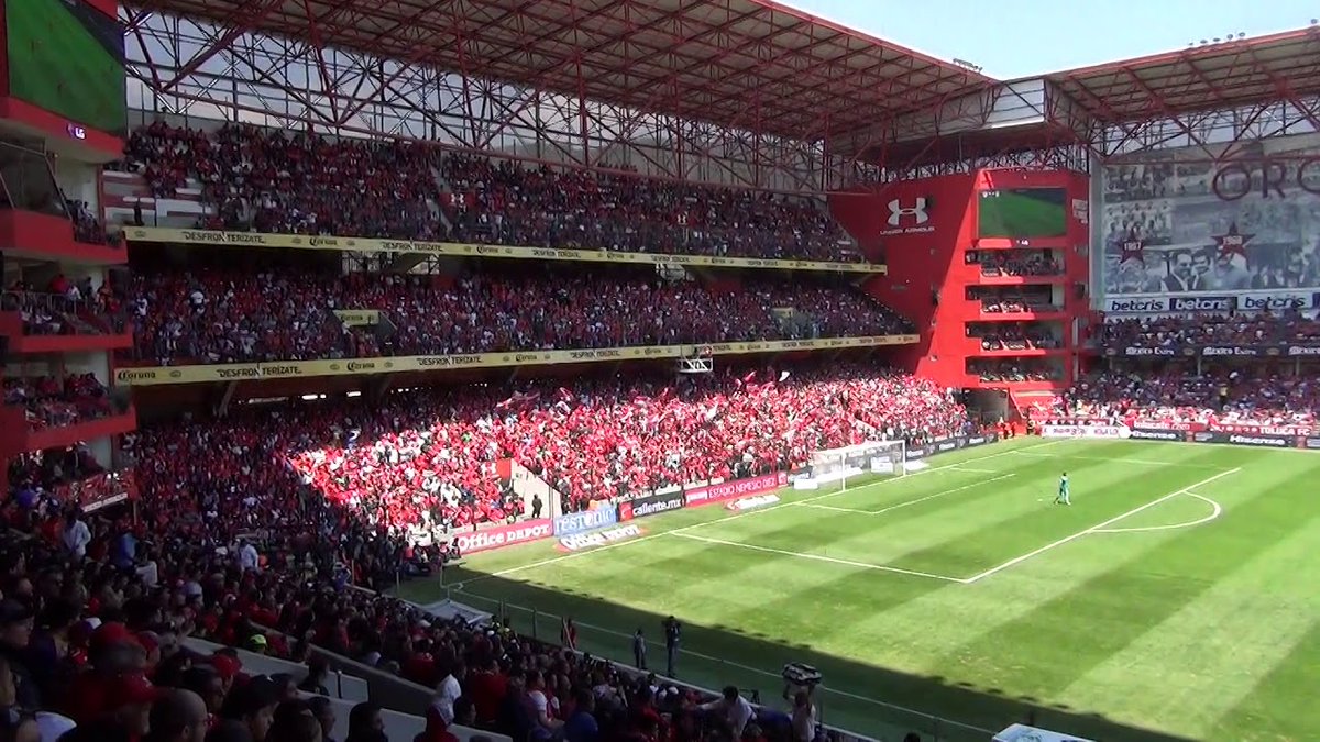 Datos interesantes sobre las asistencias en la LIGA MX:

-Rayados, pese a su pésimo torneo, fue el que más gente metió: 377,135 personas.
-Juárez fue el peor, apenas 80,350.
-América fue el mejor de la CDMX, pese a jugar 6 partidos en el Azulcrema: 256,011 aficionados.
-Cruz Azul