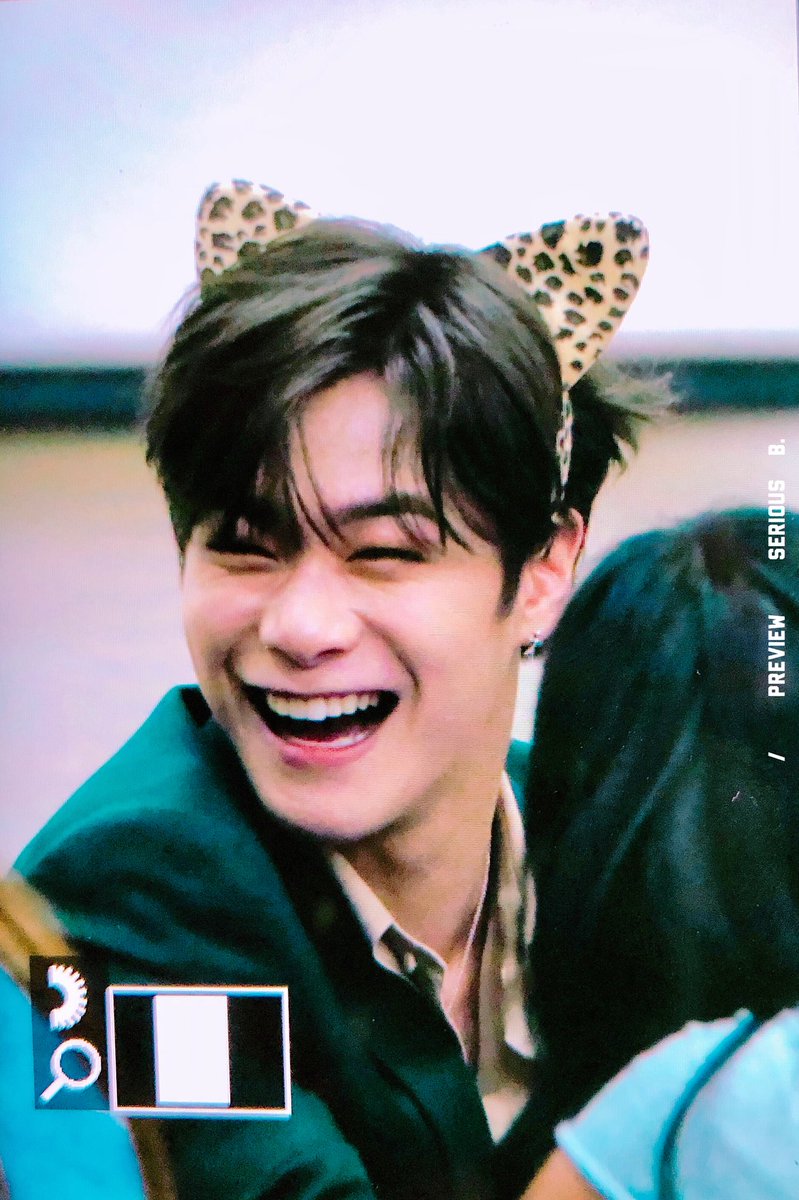 moonbin_at's tweet photo. 한 번이라도 더 기억하게 해주고 싶은 사람

#문빈 #MOONBIN
#여전히_나의_예쁜달 🌙 https://t.co/CuayhWdwZh