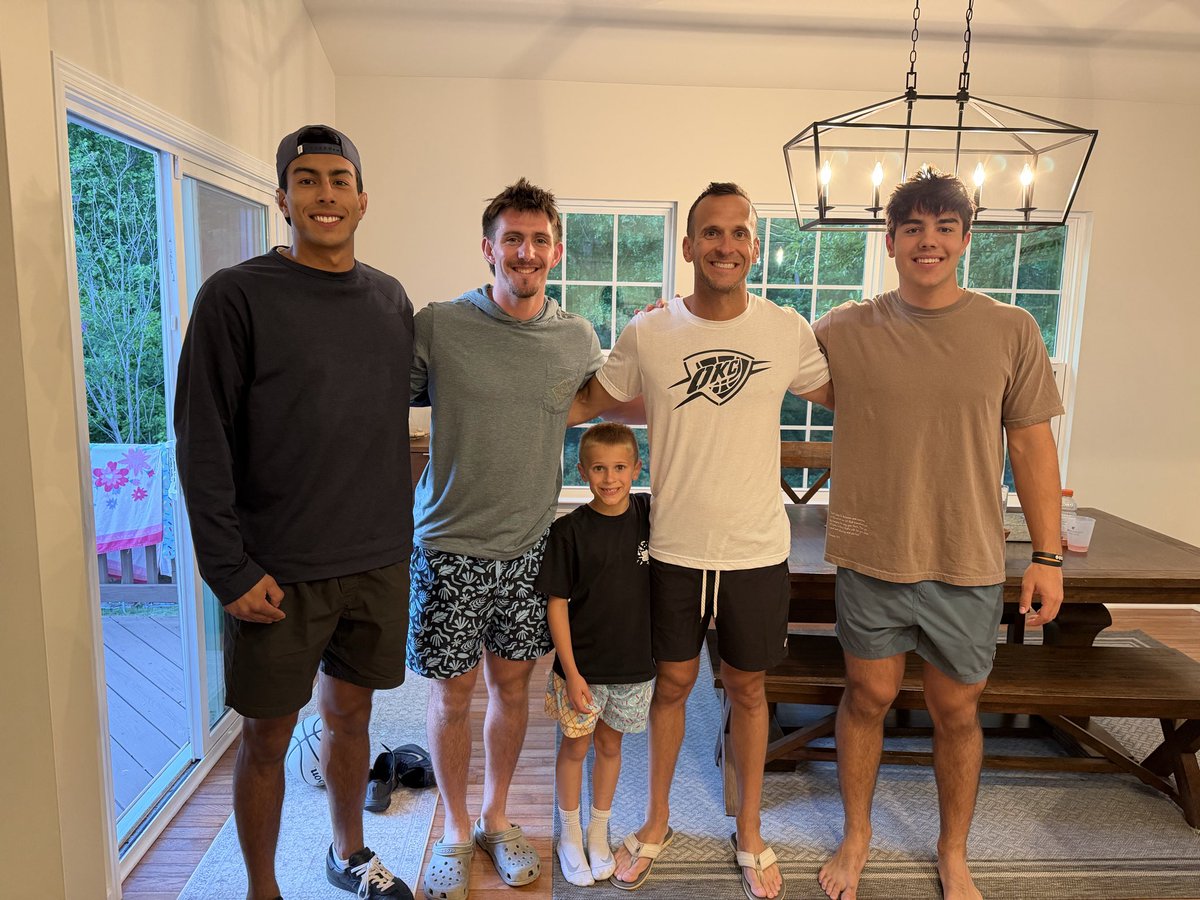 DrewDudzik's tweet photo. Great night with the QB’s !!!! @PaladinFootball https://t.co/AKxmBc38Ju
