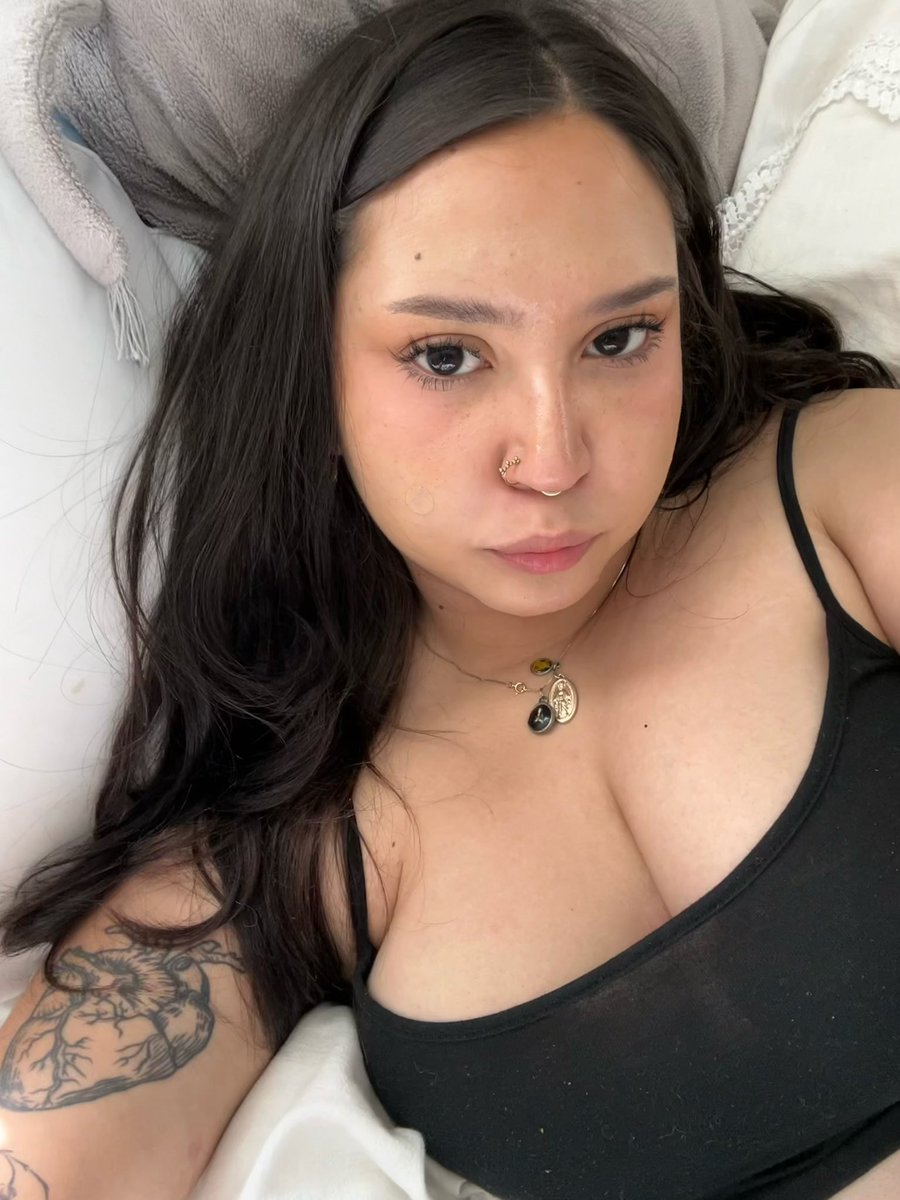 janaedivineee's tweet image. #hello #hi #hiiiii