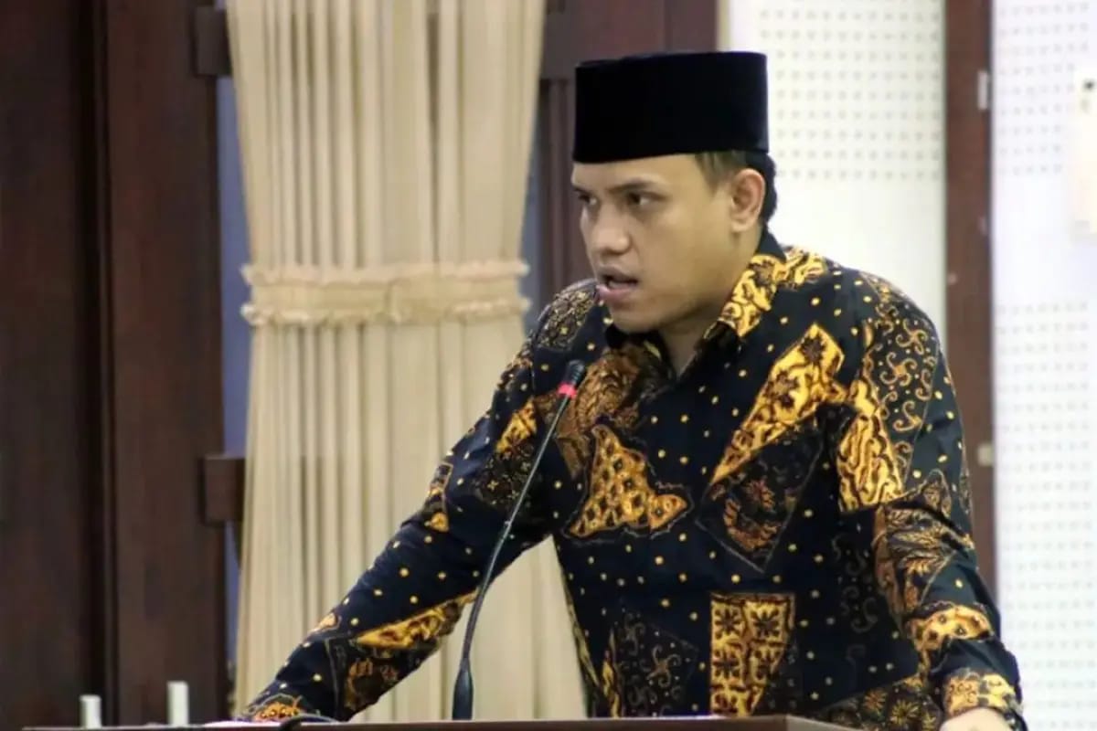 LingkarMed's tweet photo. Polemik terkait operasional Hotel Aston di Kota Malang kian memanas. DPRD Kota Malang secara terbuka menyoroti ketidaktegasan Pemkot Malang dalam menindak pelaku usaha yang diduga belum mengantongi izin lengkap... Selengkapnya baca disini: https://t.co/1Qxe5nbXLu https://t.co/9zisNAxInp