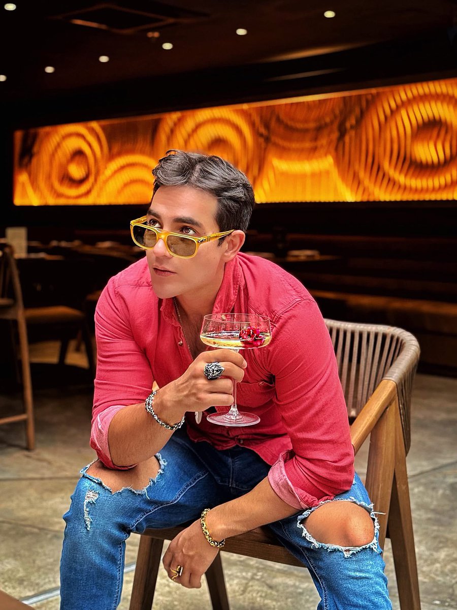 LEONANDRE07's tweet image. No seré tu mitad, nunca de tu propiedad, seré mía y de mi libertad. 
•
#ootd #fashion #cdmxlife #lifestyle #menstyle