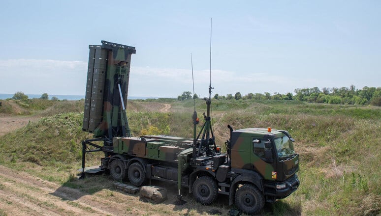 BreakingDefense's tweet photo. Buoyed by European rearmament boost, global military spending jumps to $2.89 trillion https://t.co/00T7ieURm2 https://t.co/LWbL7pV91E