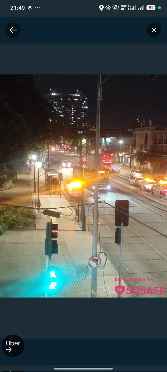 luis_AOP's tweet photo. Operativo de guardias de la comuna de @SanMiguel_CL por ataque de antisociales a una persona en desarrollo desde Franklin, @Muni_Stgo

Todos los días roban a transeuntes, roban en modo lansazos y en las micros; medidas de seguridad por @Muni_Stgo siguen siendo insuficientes https://t.co/BC6MVKQlEO